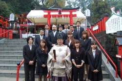 ��Q�V��̕��j�E�����ɏA�C�����P�R�l�B�őO�񒆉��͖{�c�{�i